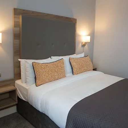 Westlodge & Leisure Centre Hotel 4*