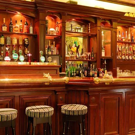 Westlodge & Leisure Centre Hotel 4*
