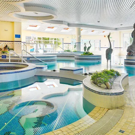 Westlodge & Leisure Centre Hotell 4*